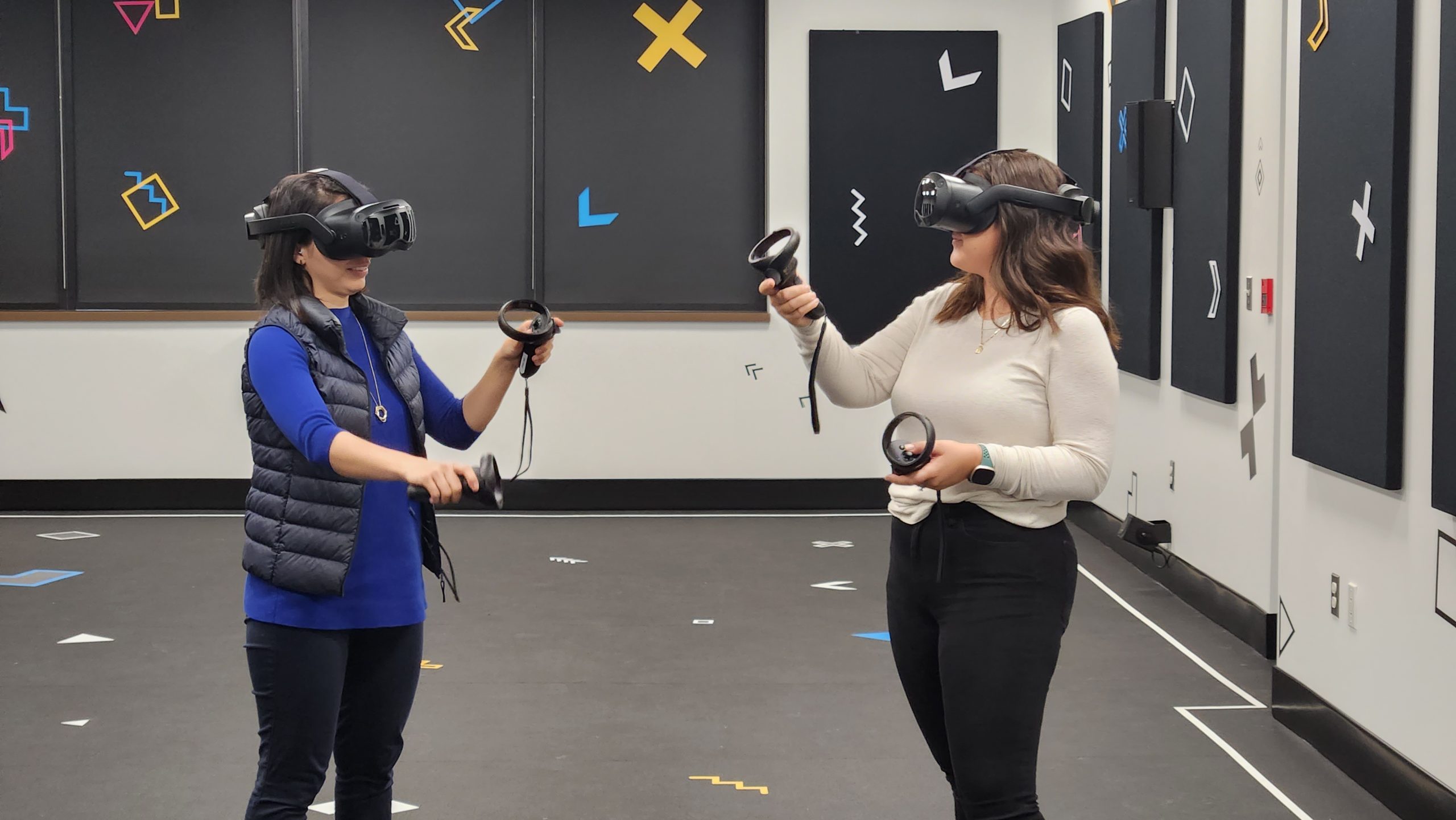 VIROO Players in a immersive vr room